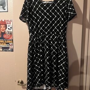 Elegant Black and White Patterned Dress